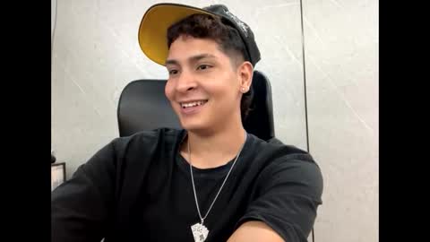 Snapshot of twink_bunny chatting on June 7, 3:27 pm samu online show from June 7, 3:27 pm