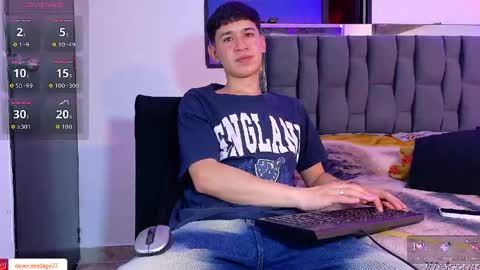 Snapshot of twink_daren chatting on May 30, 6:27 pm Mr Daren online show from May 30, 6:27 pm