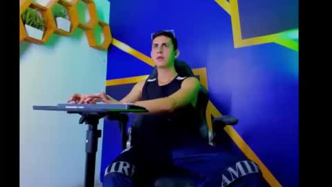 twink_scott19 online show from October 18, 8:31 pm