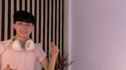 Snapshot of twink_sebas7 chatting on June 27, 7:19 pm Sebastin online show from June 27, 7:19 pm