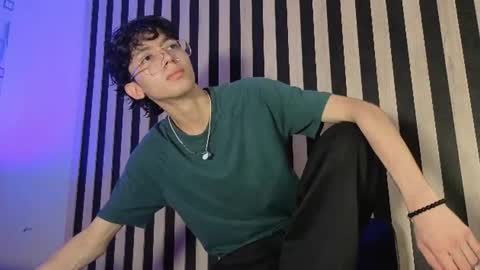 Snapshot of twink_sebas7 chatting on July 3, 12:22 pm Sebastin online show from July 3, 12:22 pm