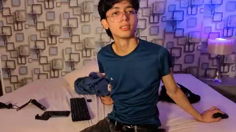 Snapshot of twink_sebas7 chatting on July 7, 12:31 pm Sebastin online show from July 7, 12:31 pm