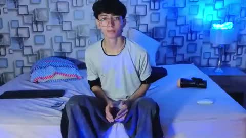 Snapshot of twink_sebas7 chatting on July 12, 12:29 pm Sebastin online show from July 12, 12:29 pm