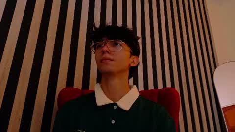 Snapshot of twink_sebas7 chatting on July 15, 12:21 pm Sebastin online show from July 15, 12:21 pm