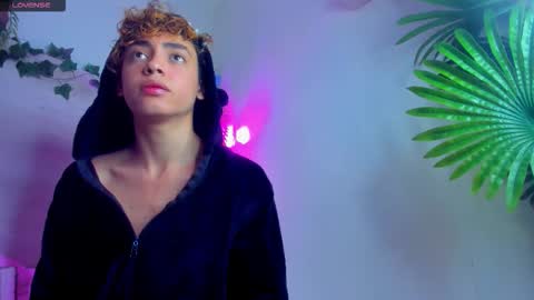 twinkk_guyy online show from November 23, 2:11 am