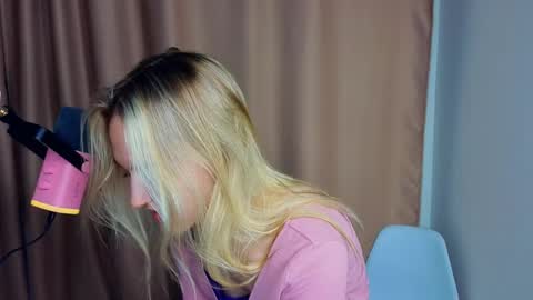 Mary online show from May 14, 7:09 pm