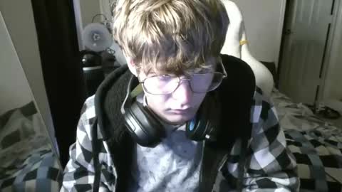 Snapshot of twinktools chatting on December 19, 11:45 pm shytwink online show from December 19, 11:45 pm