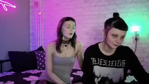 Snapshot of twins_terror chatting on June 16, 6:21 pm Sin and Skin online show from June 16, 6:21 pm