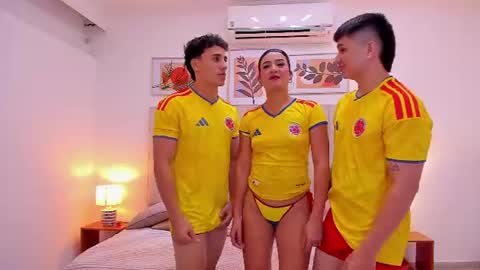 Sara LoenardNataly and Emilio online show from June 24, 2:21 am