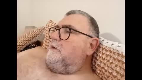 twohats2810 online show from December 17, 7:09 pm