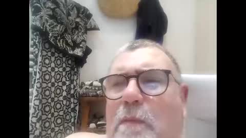 twohats2810 online show from February 8, 8:23 pm