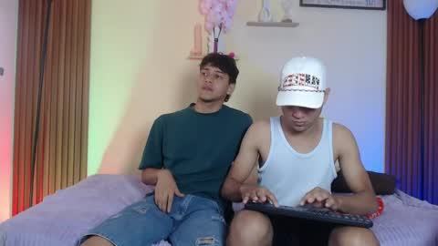 twohottrouble  online show from April 17, 8:12 pm