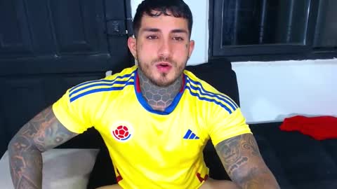 Snapshot of twonaugthy77 chatting on February 26, 3:53 am Angel online show from February 26, 3:53 am