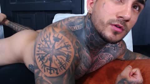 Snapshot of twonaugthy77 chatting on March 2, 6:05 am Angel online show from March 2, 6:05 am