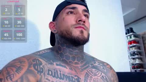 Snapshot of twonaugthy77 chatting on November 16, 2:39 am Angel online show from November 16, 2:39 am