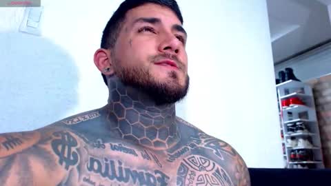 Snapshot of twonaugthy77 chatting on November 19, 2:00 am Angel online show from November 19, 2:00 am