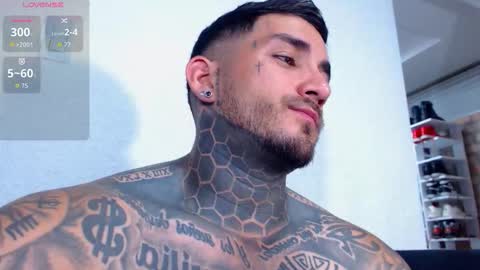 Snapshot of twonaugthy77 chatting on December 3, 1:13 am Angel online show from December 3, 1:13 am