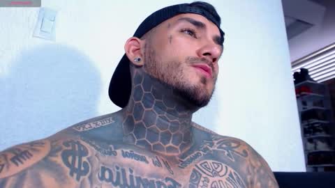 Snapshot of twonaugthy77 chatting on December 4, 7:33 pm Angel online show from December 4, 7:33 pm