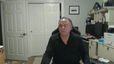 Twopeopleinlove online show from December 1, 10:53 am