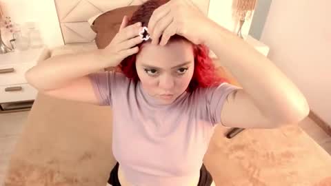 Twiggy online show from March 30, 8:10 pm