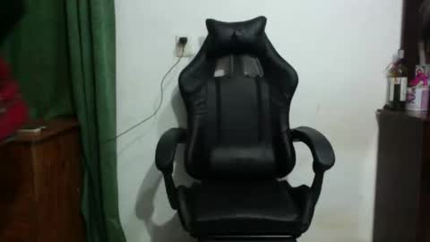 Snapshot of txina chatting on December 22, 1:35 am Xina Lane online show from December 22, 1:35 am