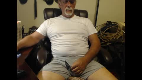 Snapshot of txlobo60 chatting on April 30, 12:06 am txlobo60 online show from April 30, 12:06 am