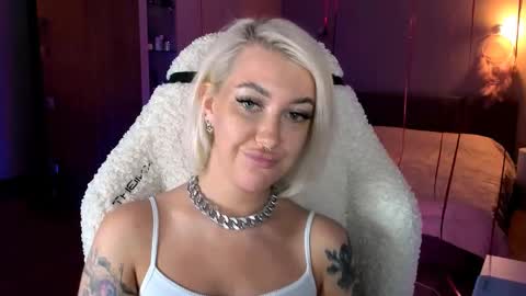 Miley online show from March 1, 6:11 pm