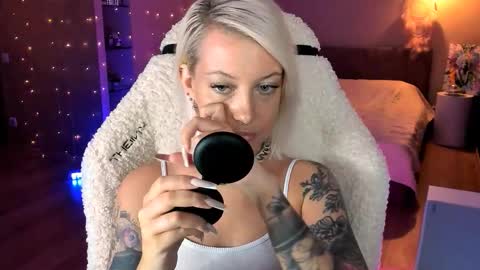 Miley online show from October 20, 11:32 am