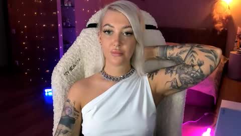 Miley online show from November 12, 3:12 pm