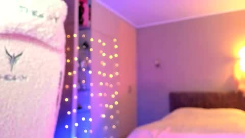 Miley online show from December 4, 2:15 pm