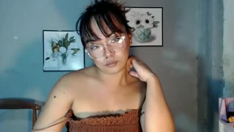 Snapshot of tyla_23 chatting on April 21, 6:52 am Tyla online show from April 21, 6:52 am