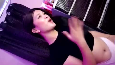 Snapshot of tyladine chatting on October 31, 3:35 pm tyladine online show from October 31, 3:35 pm