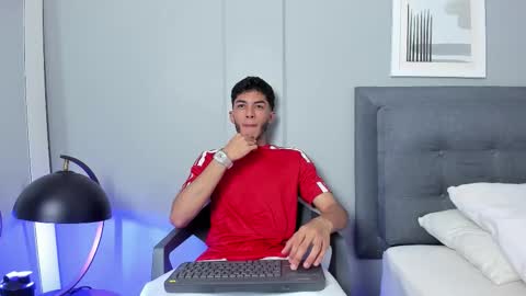 Snapshot of tyler_fox_ chatting on February 27, 9:37 pm Tyler Fox online show from February 27, 9:37 pm