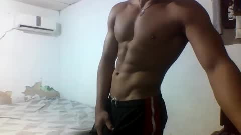 Snapshot of tyler_gold823 chatting on February 2, 1:41 pm Tyler online show from February 2, 1:41 pm