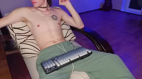 Snapshot of tyler_hack chatting on December 1, 3:17 pm Tyler and Chris online show from December 1, 3:17 pm