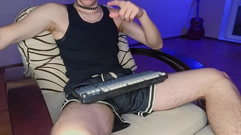 Snapshot of tyler_hack chatting on December 4, 3:32 pm Tyler and Chris online show from December 4, 3:32 pm