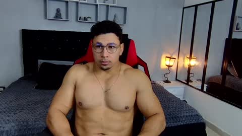 tyler_hank1 online show from December 9, 10:11 am