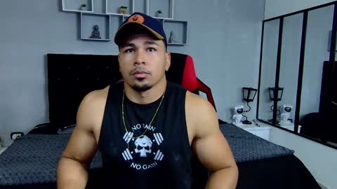 tyler_hank1 online show from December 29, 11:29 am