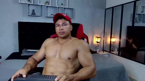 tyler_hank1 online show from March 12, 11:42 am