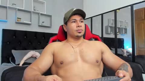 tyler_hank1 online show from February 17, 12:12 pm