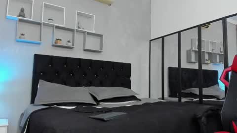 tyler_hank1 online show from March 6, 12:40 am