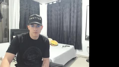 tyler_scotts2323 online show from December 15, 1:32 am