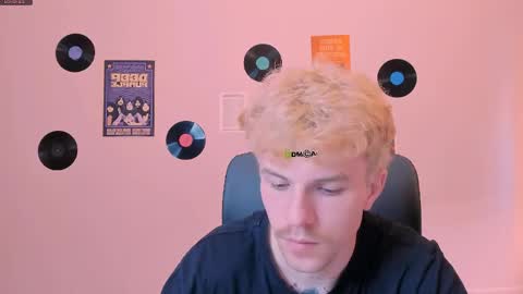 tyler_wolf_ online show from May 8, 9:47 am