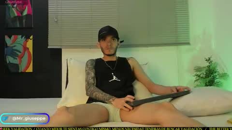 Snapshot of tylergiuseppe_ chatting on October 7, 1:30 pm tylergiuseppe_ online show from October 7, 1:30 pm
