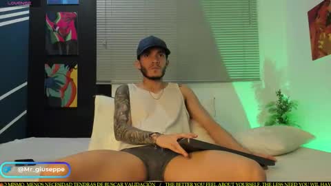 Snapshot of tylergiuseppe_ chatting on February 6, 2:27 am tylergiuseppe_ online show from February 6, 2:27 am