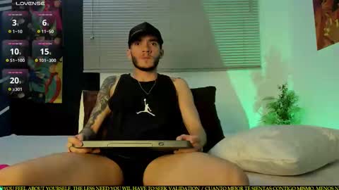 Snapshot of tylergiuseppe_ chatting on February 26, 4:17 pm tylergiuseppe_ online show from February 26, 4:17 pm