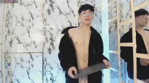 Tylhugedoom online show from January 11, 2:15 pm