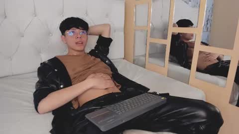 Tylhugedoom online show from January 22, 2:14 pm