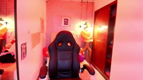 Snapshot of tylla_ chatting on March 10, 3:01 am online show from March 10, 3:01 am