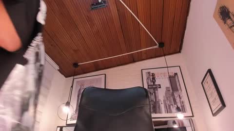 Snapshot of tylla_ chatting on September 17, 4:03 am online show from September 17, 4:03 am